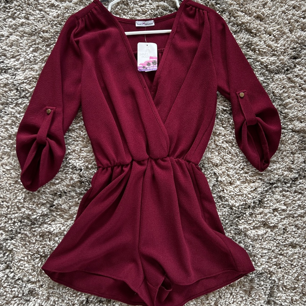 Dainty Hooligan NWT maroon romper XS